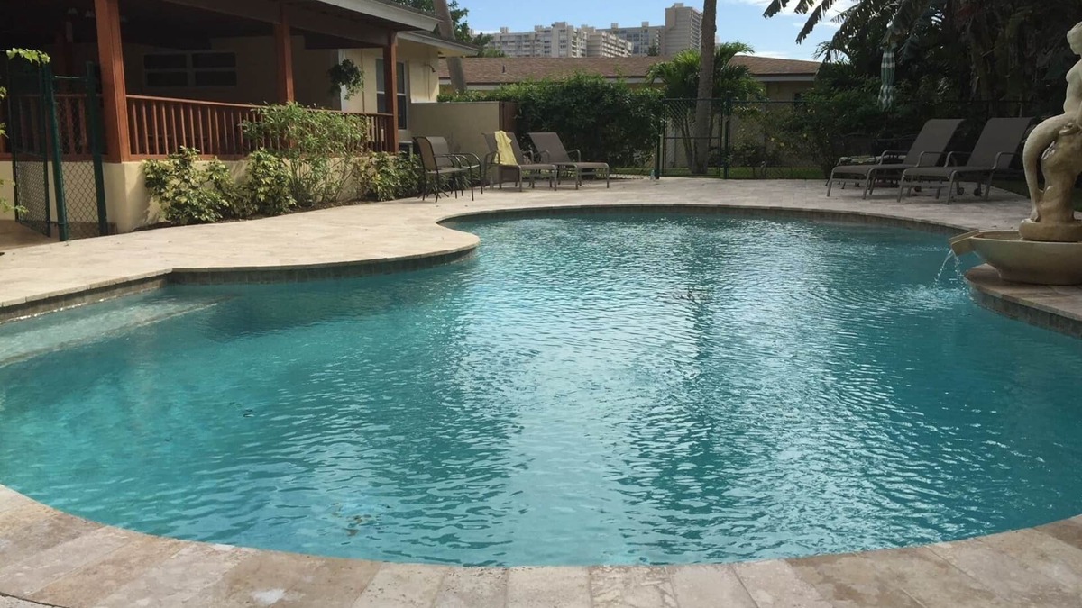 East Fort Lauderdale Villa | Oceanside Mist Apts: Heated Pool , Hot Tub & Tiki Bar! -Hemingway Suite