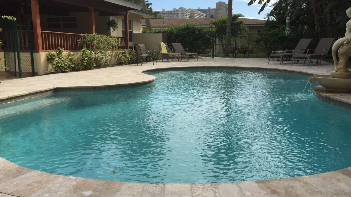 East Fort Lauderdale Villa | Oceanside Mist Apts: Heated Pool , Hot Tub & Tiki Bar!-Rockefeller Suite