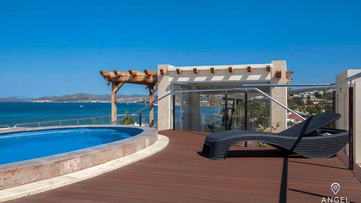 Esterito Apartment | Oceanview Balcony, RoofPool, Steps to Malecón