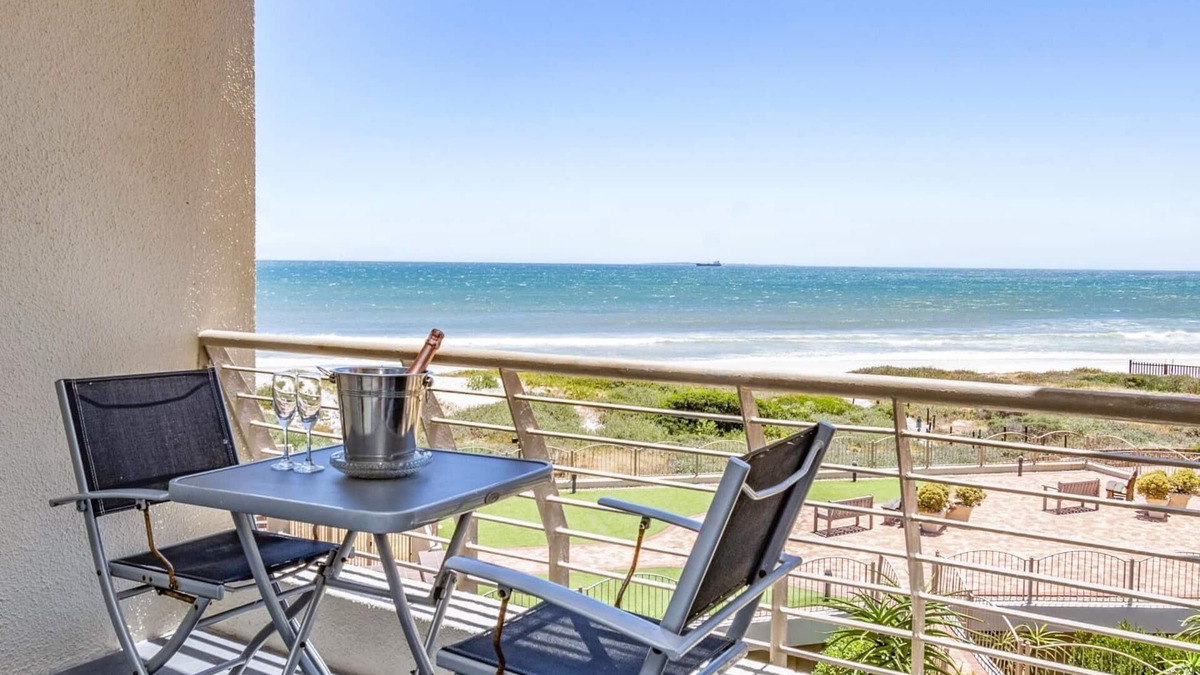 Lagoon Beach Apartment | Oceanview Bliss - Neptune Isle