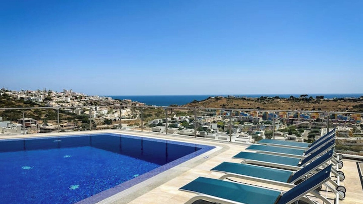 Vale de Santa Maria Condo | Oceanview, Infinity Pool, 5min Beach, 3 bedroom