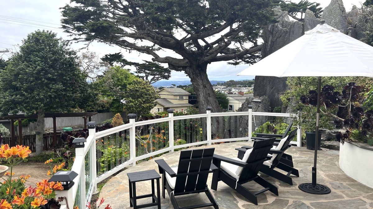 Pacific Grove Cottage | Oceanview Lover's Point Cottage
