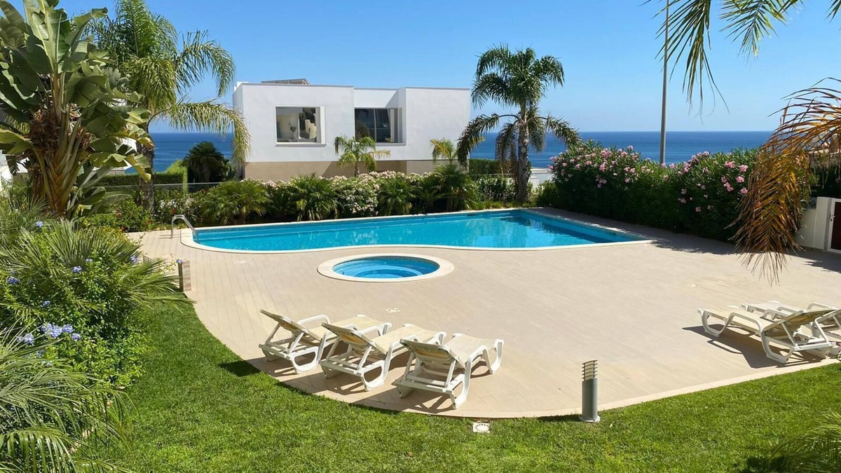 Porto de Mos Apartment | OceanView ~ Luxury 3bedroom ~ Porto De Mos ~ 5mins walk to Beach