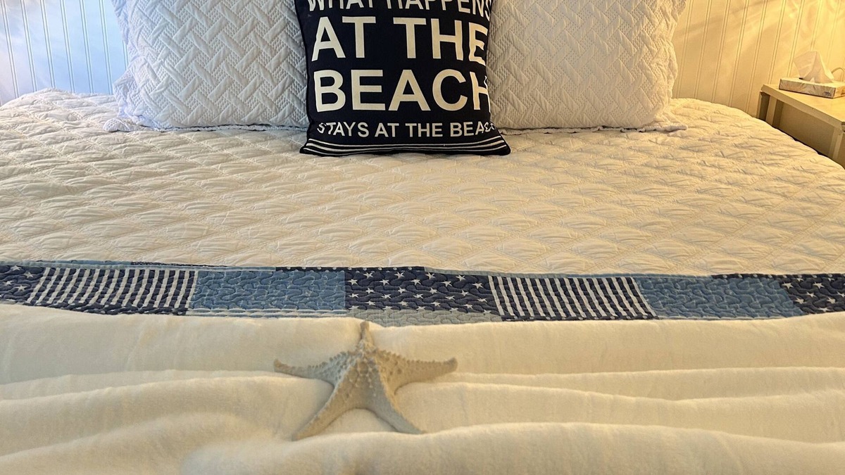 North Oyster Apartment | Oceanview One Bedroom suite at the Inn of the Sea in Ladysmith!