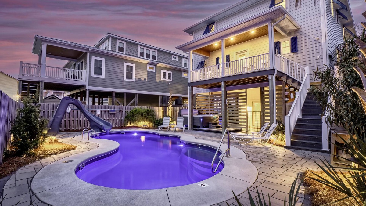Surf City House | OCEANVIEW - WALK TO TOWN TO AVOID THE TRAFFIC, HOT TUB & HEATED POOL