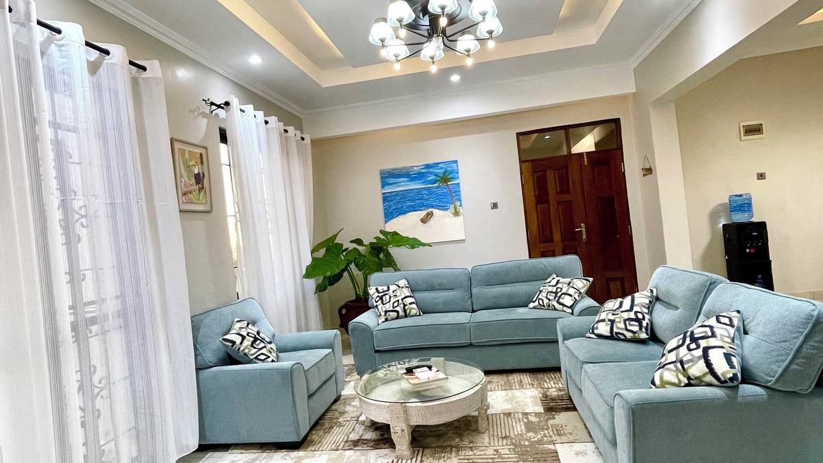 Bamburi Apartment | Oceanview Zuri Penthouse-Meters from the beach