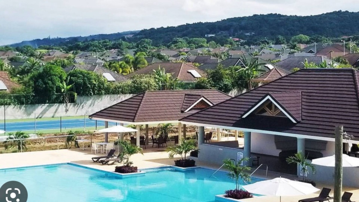 St. Ann's Bay Villa | OCHO RIOS, BEACH/POOL, FULLY A/C, GATED 24hr Security, SLEEP 6