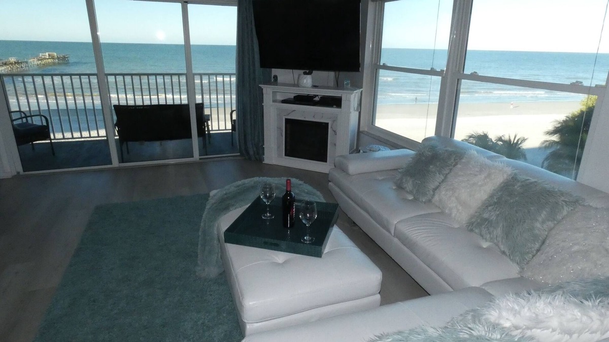 Redington Shores Condo | Oct/Nov/Dec dates Avail! BEACHFRONT CORNER 2/2 w/Jacuzzi and Electric FP!