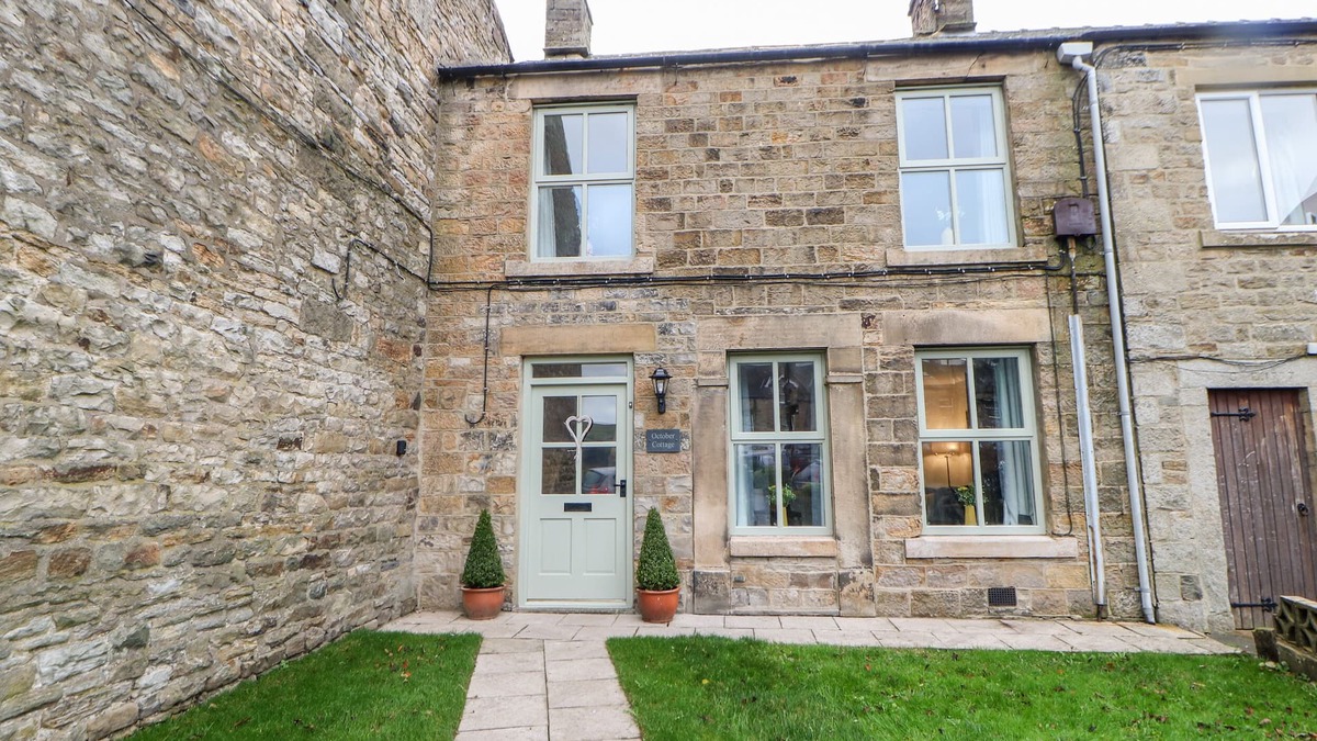 Barnard Castle Cottage | OCTOBER COTTAGE, pet friendly in Middleton-In-Teesdale