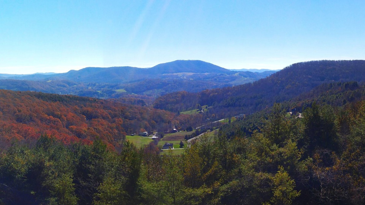 West Jefferson Cabin | October Nights, Fireplace Glow - Book Your Stay @ Absolute High!