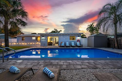 Jupiter House | October Special! Limited-time Discount Book Now!