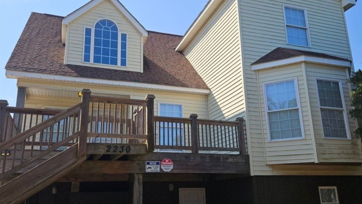Carova Beach House | Octopus Oasis Carova Beach OBX WILD HORSES. 4x4/AWD is needed to access house.