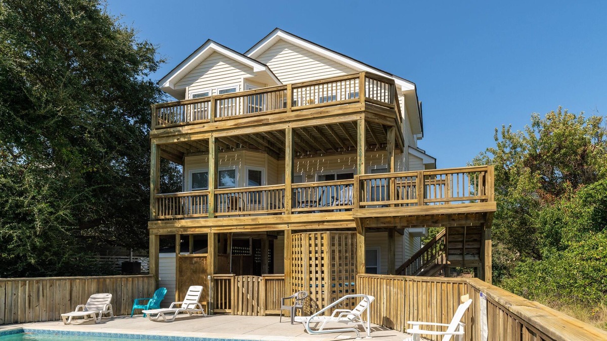 Ocean Sands House | Octopus's Garden: Large Private Pool & Hot Tub, Walk to Beach