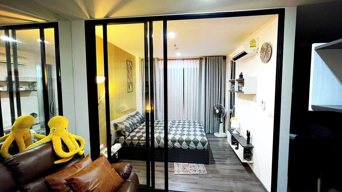 Phra Khanong Nuea Condo | Octopus Suite on HighRise, Skytrain, Fast Wifi and AC