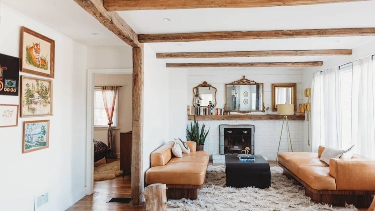 Honey Brook House | Ode to the '70's private home with Hot Tub!