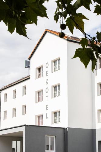 Moellersdorf Hotel | OEKOTEL Traiskirchen