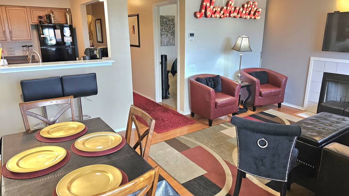 North Capitol Condo | ❤️OF DOWNTOWN NASHVILLE/On the RIVER/2 KNG BDS/2 BA/Broadway/Honky Tonks🎸/POOL