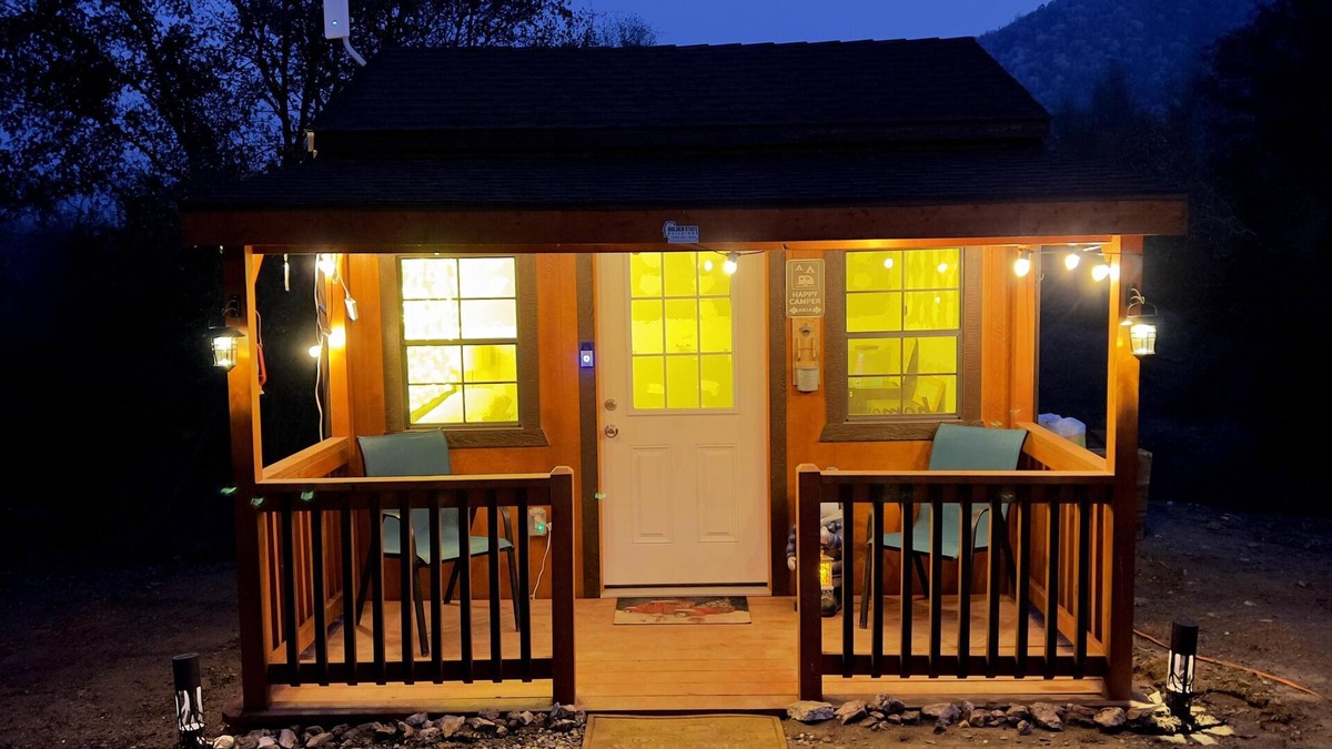 Squaw Valley Cabin | Off-grid 1-bed Cabin in Yokuts Valley