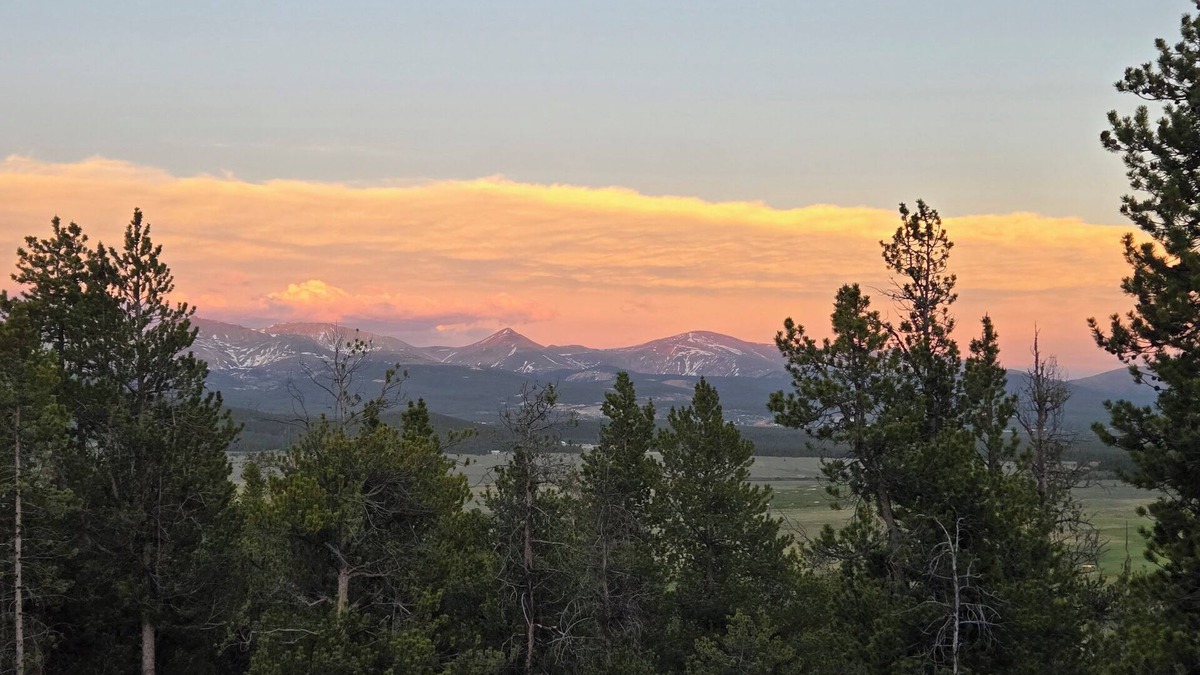 Leadville House | Off grid 2-bedroom camper in Leadville,CO