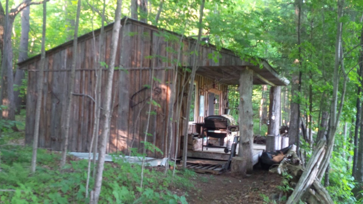 Horton Cabin | Off Grid Cabin sleeps 2 comfortably and additional 2 on futon.