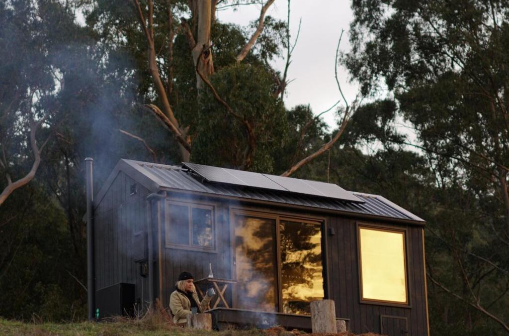 Hallston House | Off-Grid Cabin Surrounded by Nature - Hot Tub - Arlo
