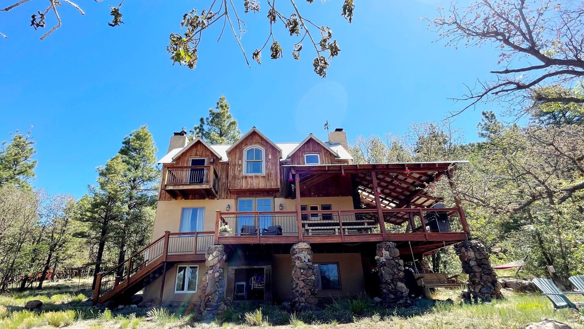 Munds Park House | Off-grid Stoneman Lake cabin sleeps 10, off-road trail paradise in the pines.