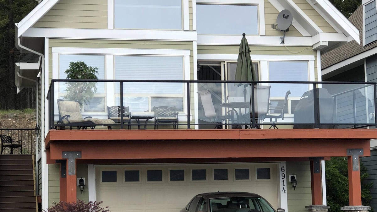 Central Okanagan Cottage | Off season rates. Fire table, steps to pool fantastic view! Aug 9-16 available