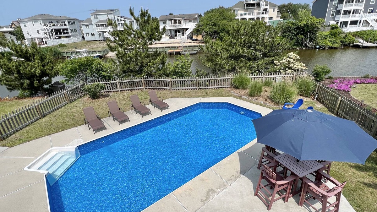 Sandbridge House | Off season special stay 3 nights get the 4th night free. Hot tub, walk to beach.