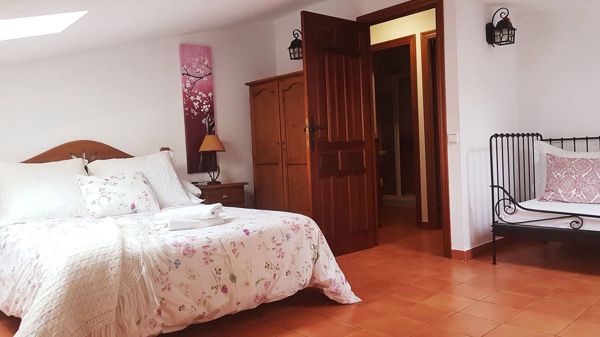 Nohales Apartment | OFFER APARTMENT 2, CASA RURAL EL SAUCE, (4/6 PAX)