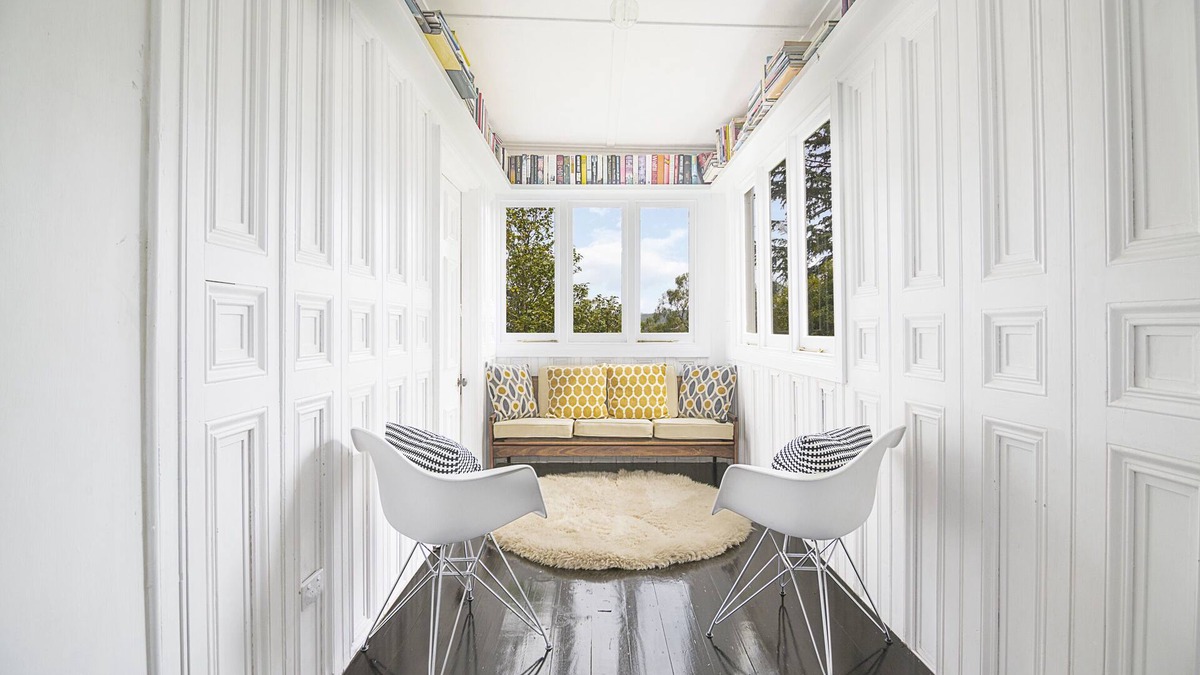 Healesville House | Offers a beautiful space for a family getaway or a romantic holiday for two.