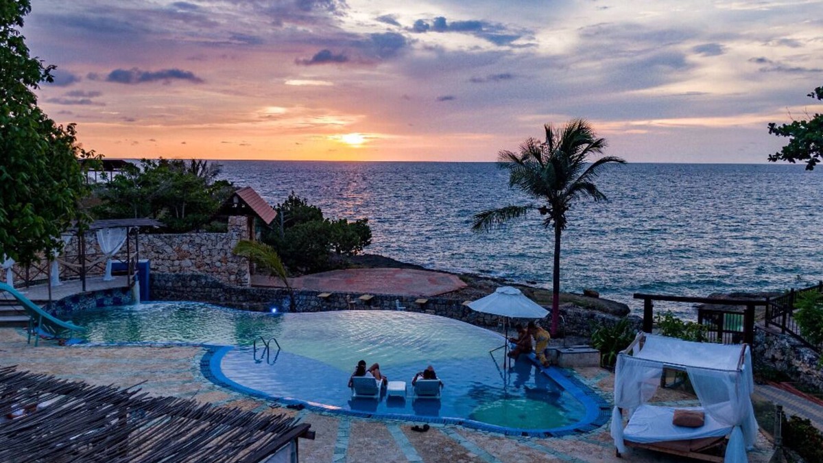Bocachica Cabin | Offshore