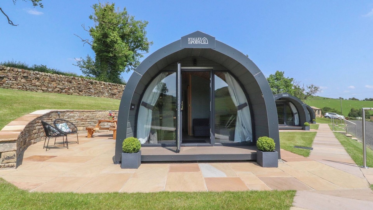 Fence Cottage | OGDEN, romantic, with a garden in Clitheroe