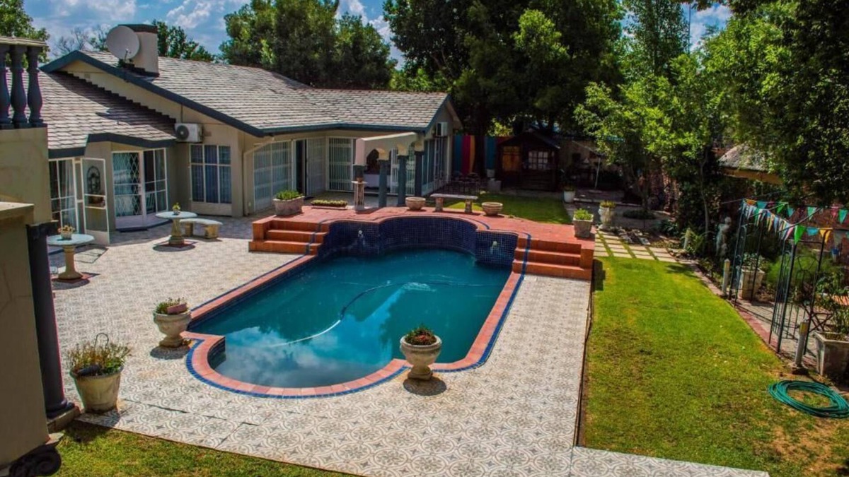 Kroonstad House | Oh So You Guesthouse