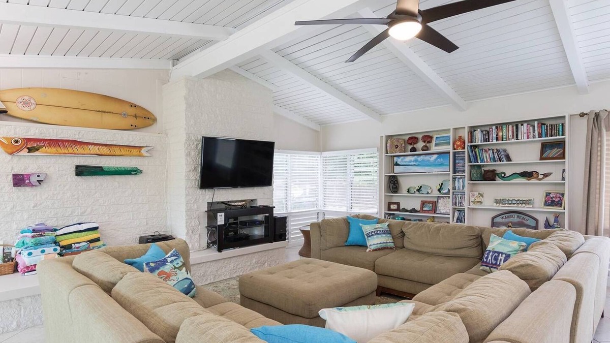 Kalama Tract House | Ohana Beach House - 5 Bedrooms - Steps Away from Kailua Beach