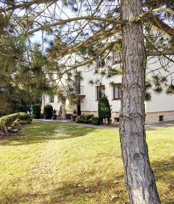Poniatowa House | Ohotelik Pensjonat w Poniatowej