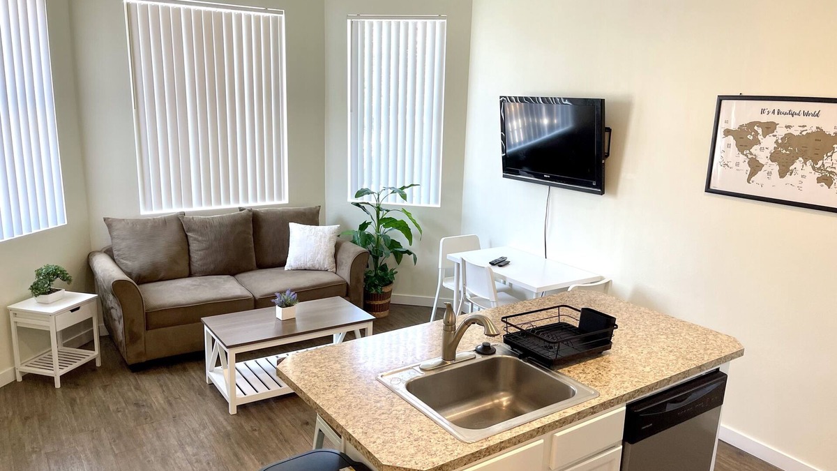 Portland Heights Apartment | OHSU/PSU/Near Downtown Portland