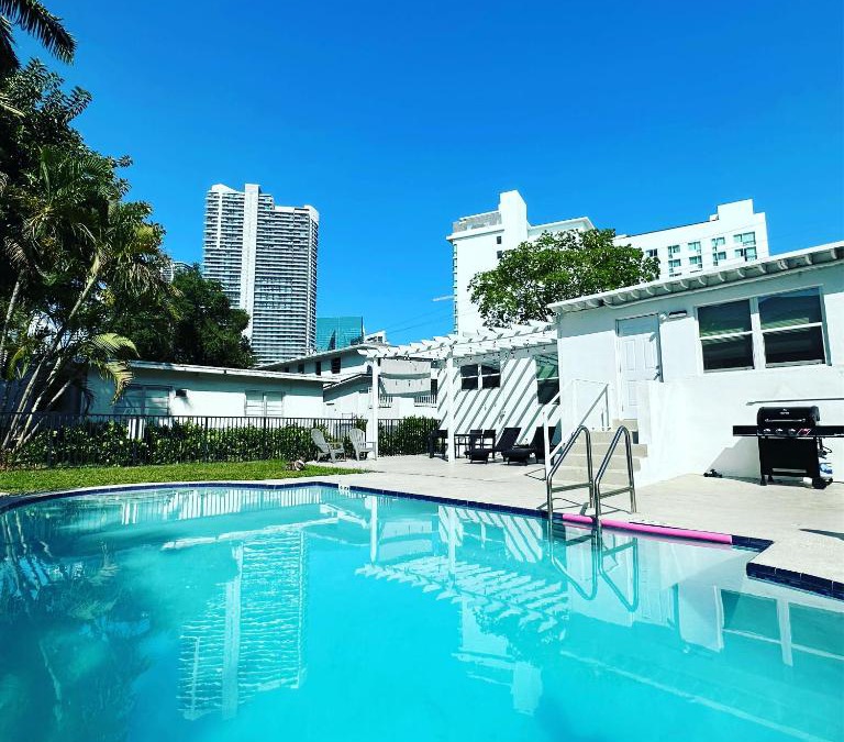 Brickell House | Oia House Brickell Beach 10 minutes Pool Location