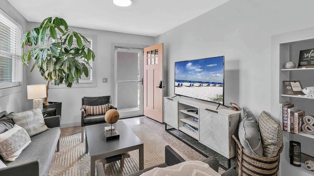 Fort Walton Beach House | Okaloosa Island 2BR Beach Bungalow on Beach Access