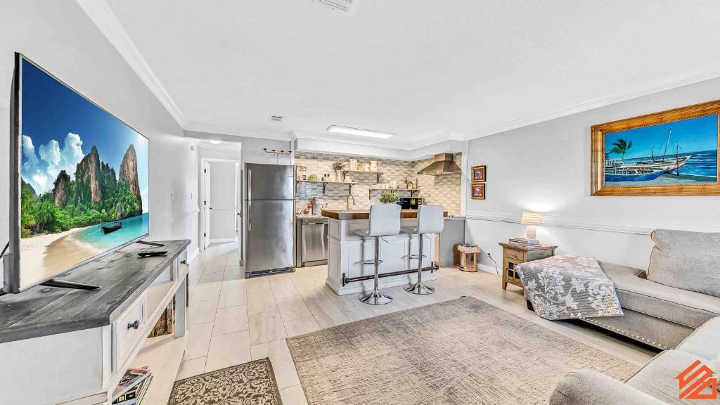Fort Walton Beach House | Okaloosa Island 1BR Condo by White Sand Beach
