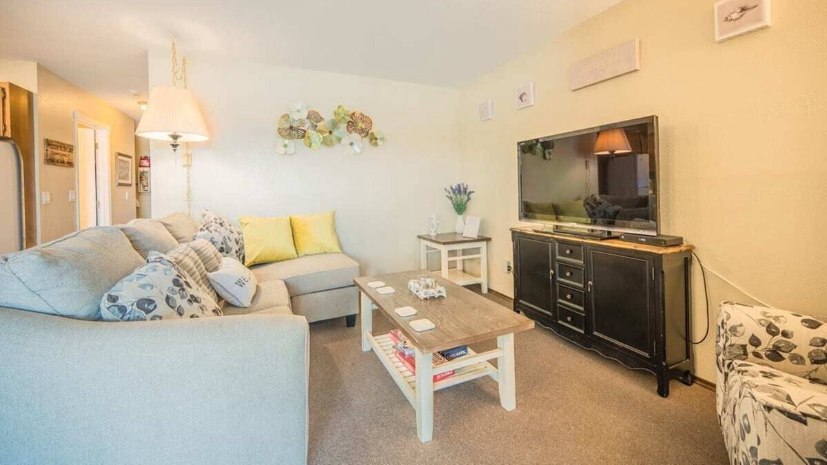 Central Okanagan Condo | Okanagan lake Waterfront 1 Bdrm Condo