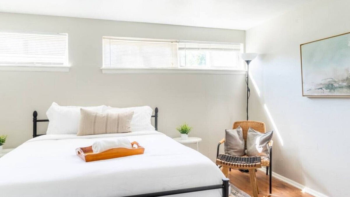 Lincoln Terrace Apartment | OKC 8 · Historic 1920`s Brick Beauty! In Medical District