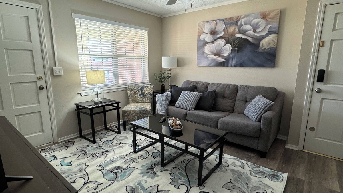 Central Oklahoma City Condo | OKC condo with king bed and balcony