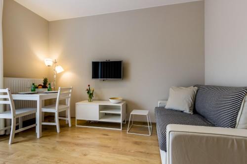 Praga Apartment | Okrzei 18 - studio by Homeprime