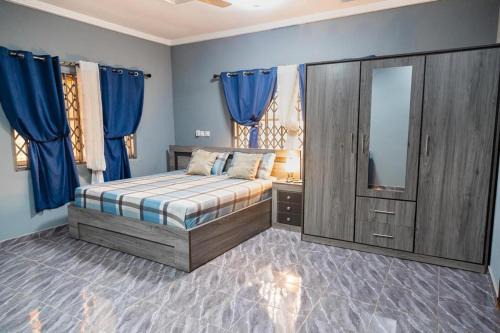 Accra House | Okyeame Memorial Guesthouse - Royal Stayokay