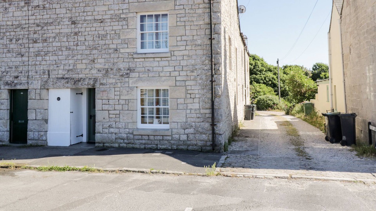 Southwell House | OLA COTTAGE, pet friendly, character holiday cottage in Portland Bill