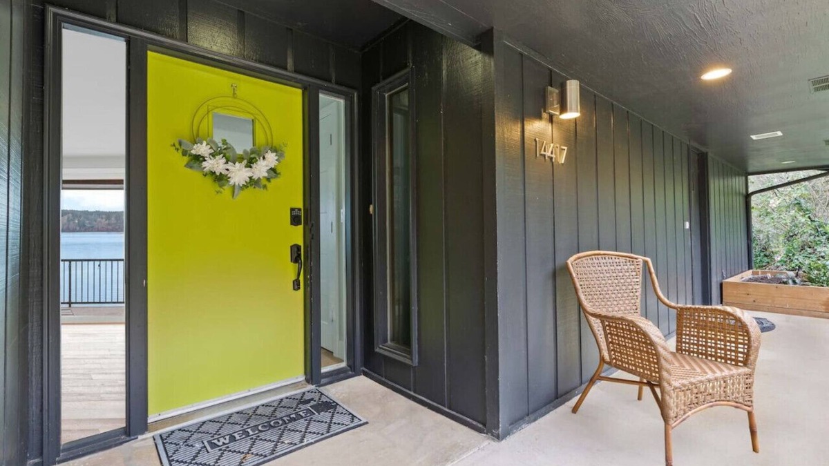 Olalla House | Olalla Bay Waterfront Stay w/Beach & Kayaks