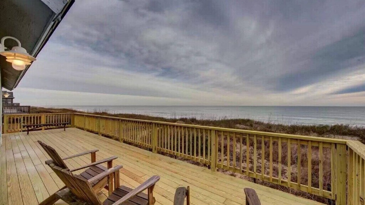 Duck Cottage | Old Bay Hideaway Oceanfront Cottage
