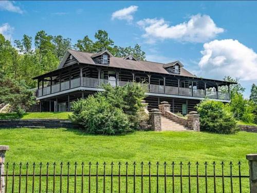 Royal House | Old Bear Creek Lodge