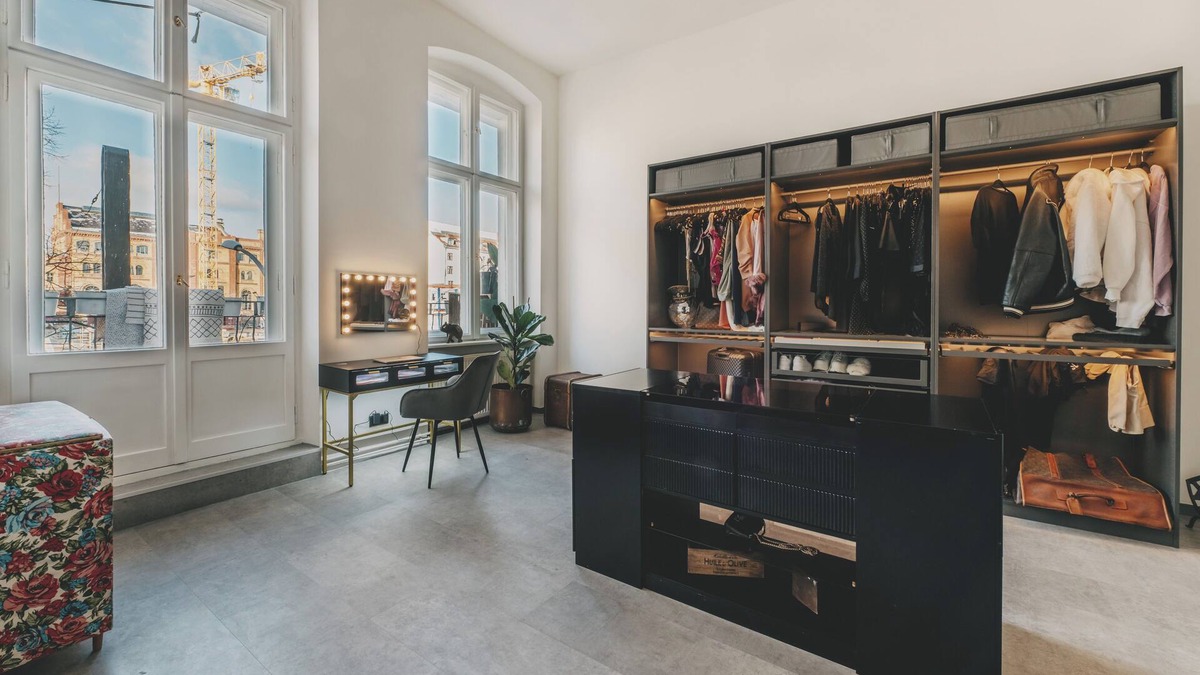 Prenzlauer Berg Apartment | Old building loft for 12 people at Alexanderplatz