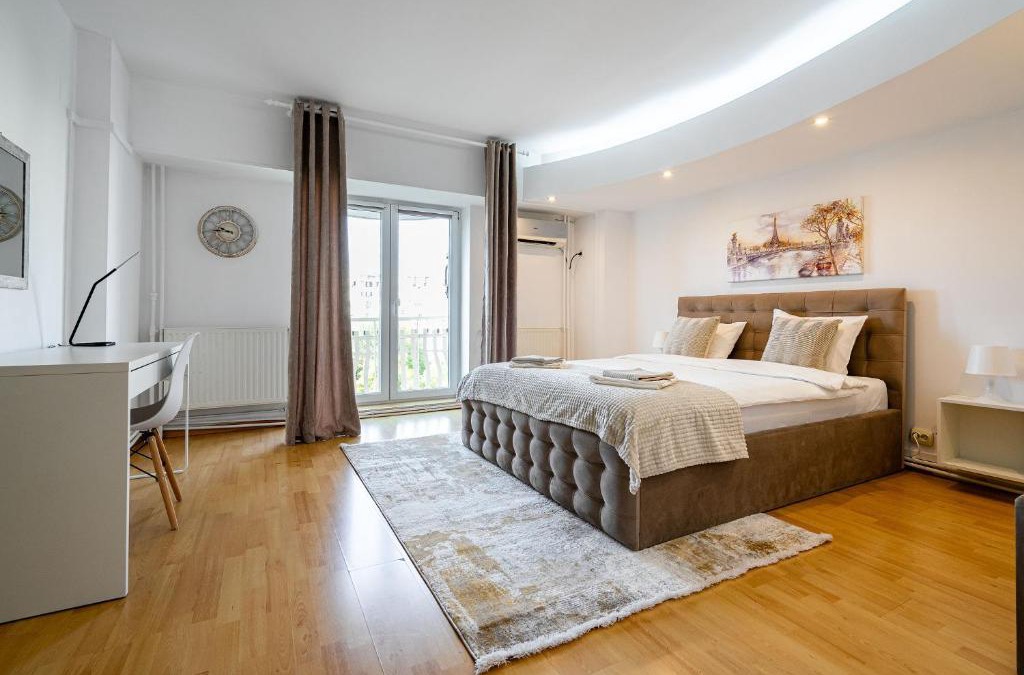 Bucharest City-Centre Apartment | Old City Center River View-4BR-Parliament-Metro-Park